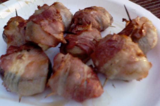 Täytetyt herkkusienet pekonikääreellä grillille