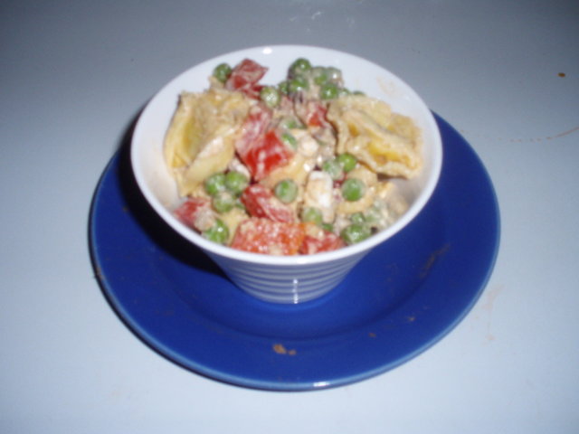 Kinkkutortellini salaatti