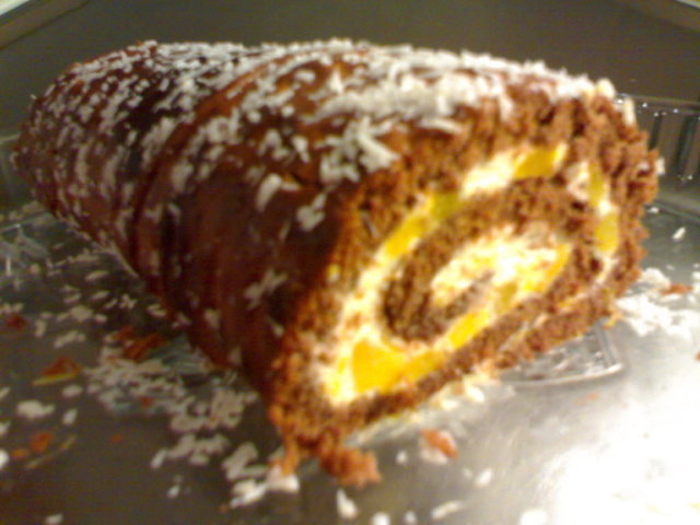 Suklaa-mango kääretorttu