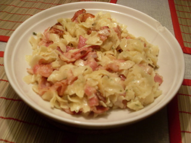 Kiireisen kerma-pekonipasta