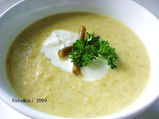Valkosipuliversokeitto