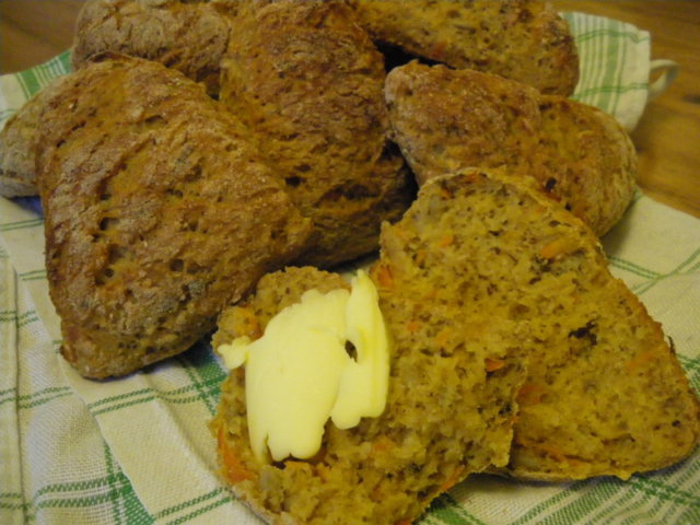Herkulliset manna-porkkana-sämpylät, kuitupitoinen!