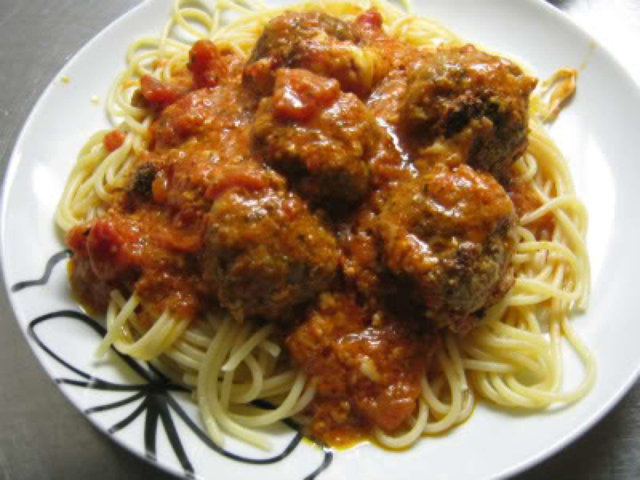 Jamie Oliverin parmesan-mozzarella lihapullat