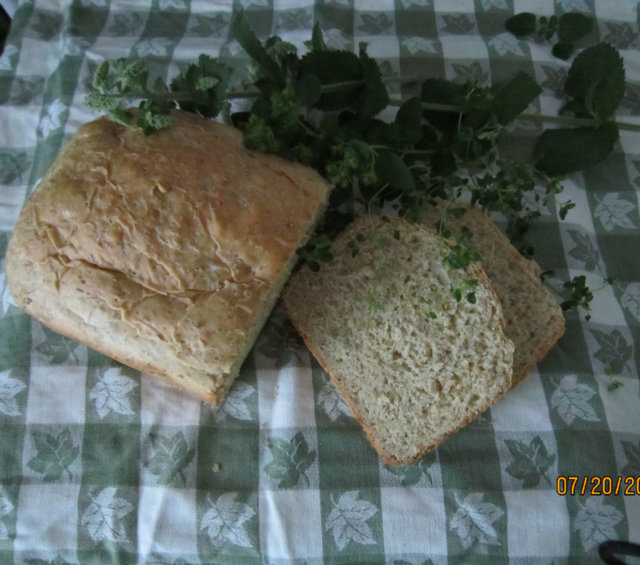 Reseptikuva: Yrttileipä leipäkoneella 1