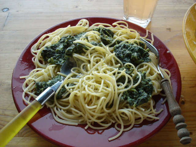 Chèvre-pinaattipasta