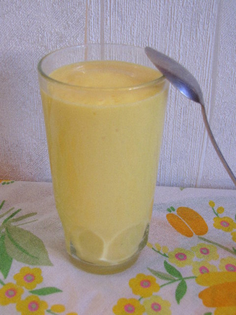 Mangojugurtti juoma