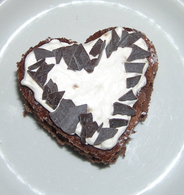 Reseptikuva: Suklaiset sydänleivonnaiset/suklaakääretorttu 5