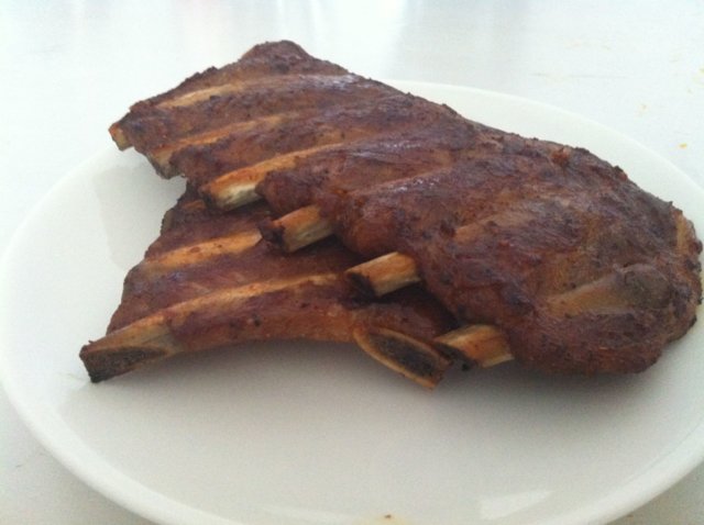 Helpot Ribsit uunissa.