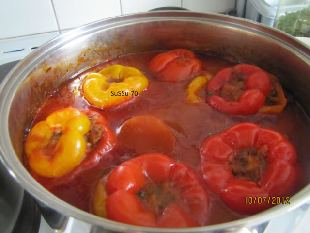 Reseptikuva: Täytetyt paprikat tomaattikastikkeessa 2