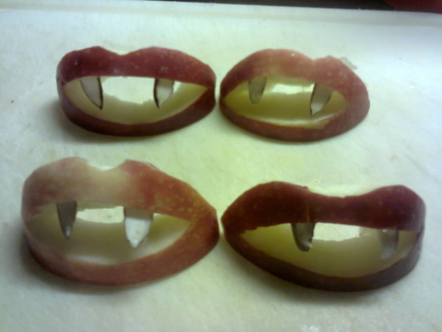 Reseptikuva: Omenasuu ja hampat (Halloween vampyyri) 2
