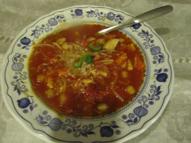 Parmesanilla maustettu italialainen keitto