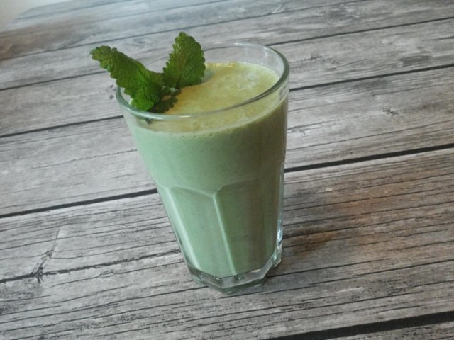 Vihreä smoothie (detox-juoma)