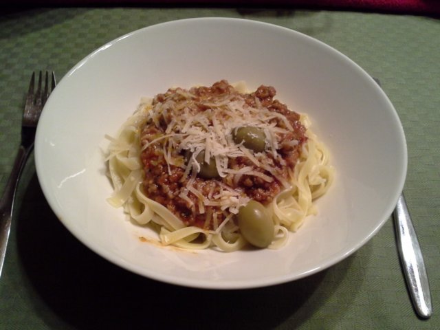 Äijän spaghettikastike