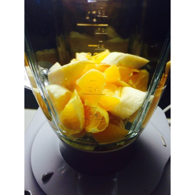 Reseptikuva: Appelsiini-banaani-mustikka smoothie 3
