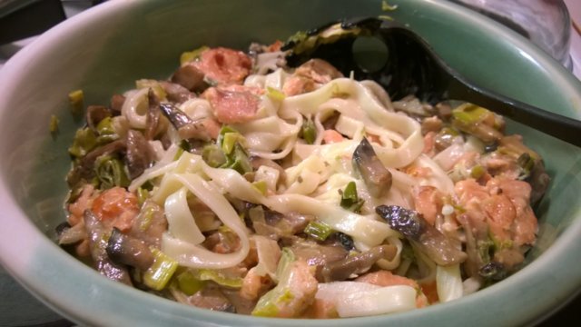 Kylmäsavulohipasta