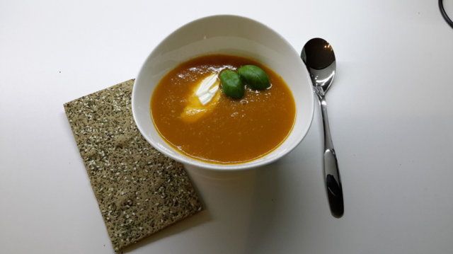 Tomaattikeitto (nopea, hieman tulinen)