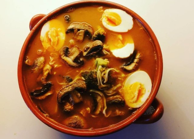 Ramen Srirachaliemessä