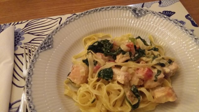 Lohi Pasta Pinaatti Paprika Purjokastike 12 11 2017 Resepti Kotikokki Net
