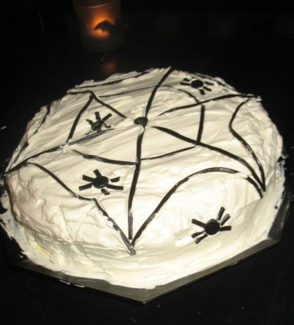 Halloween hämiskakku