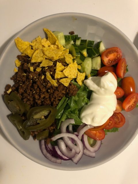 Värikäs texmex-salaatti