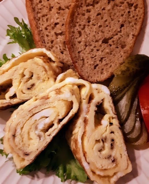 Viiden kanamunan kääryle paistinpanulla
