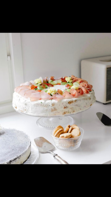 Super tykätty kinkkuvoileipäkakku