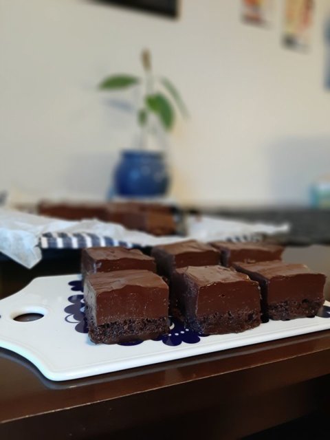 Nutellafudge browniepohjalla