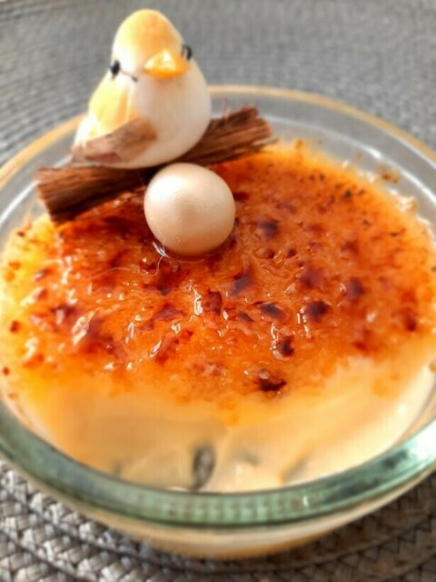 Creme brulee (sitruunan makuinen)