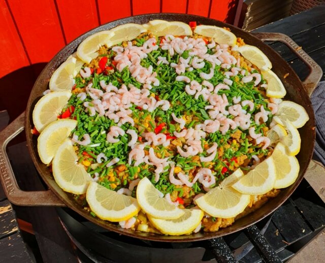 Paella Muurikkapannussa