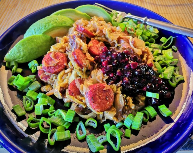 Ompas hyvää Makkara-kaalipannua