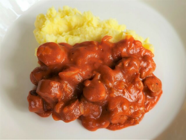 Tulinen chorizo-makkarakastike