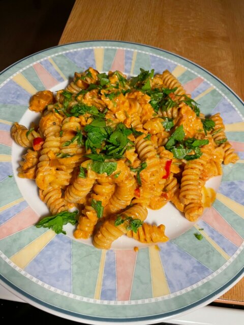 Energinen savulohipasta