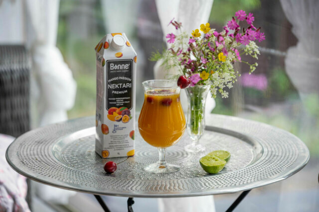 Raikas mango-passion mocktail