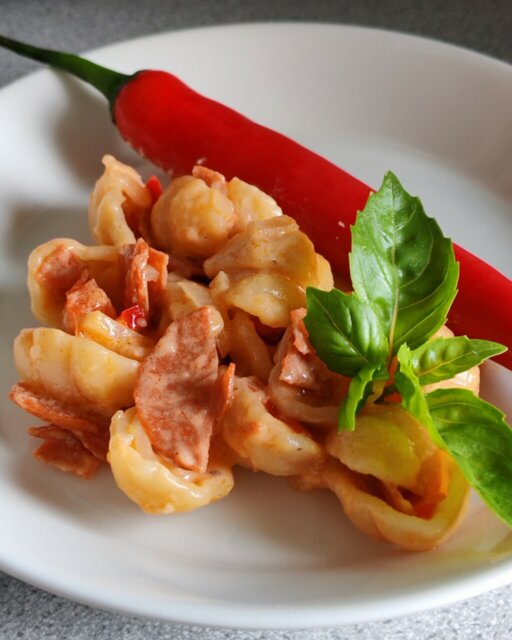 Pirullisen Punainen Pepperonipasta