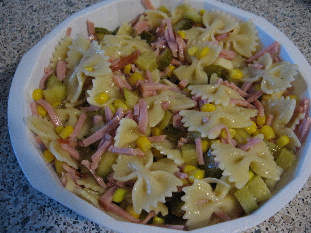 Kinkkupasta salaatti Resepti