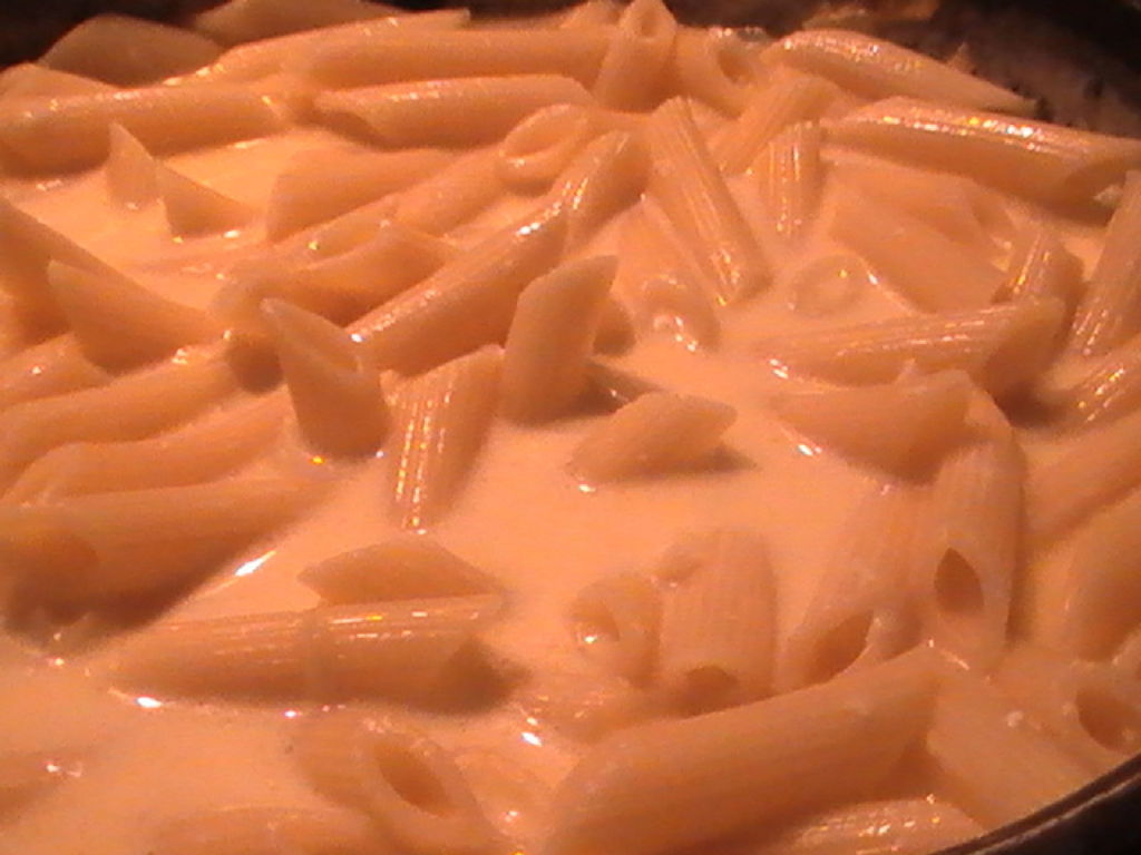 Alfredo kastike pastalle Resepti