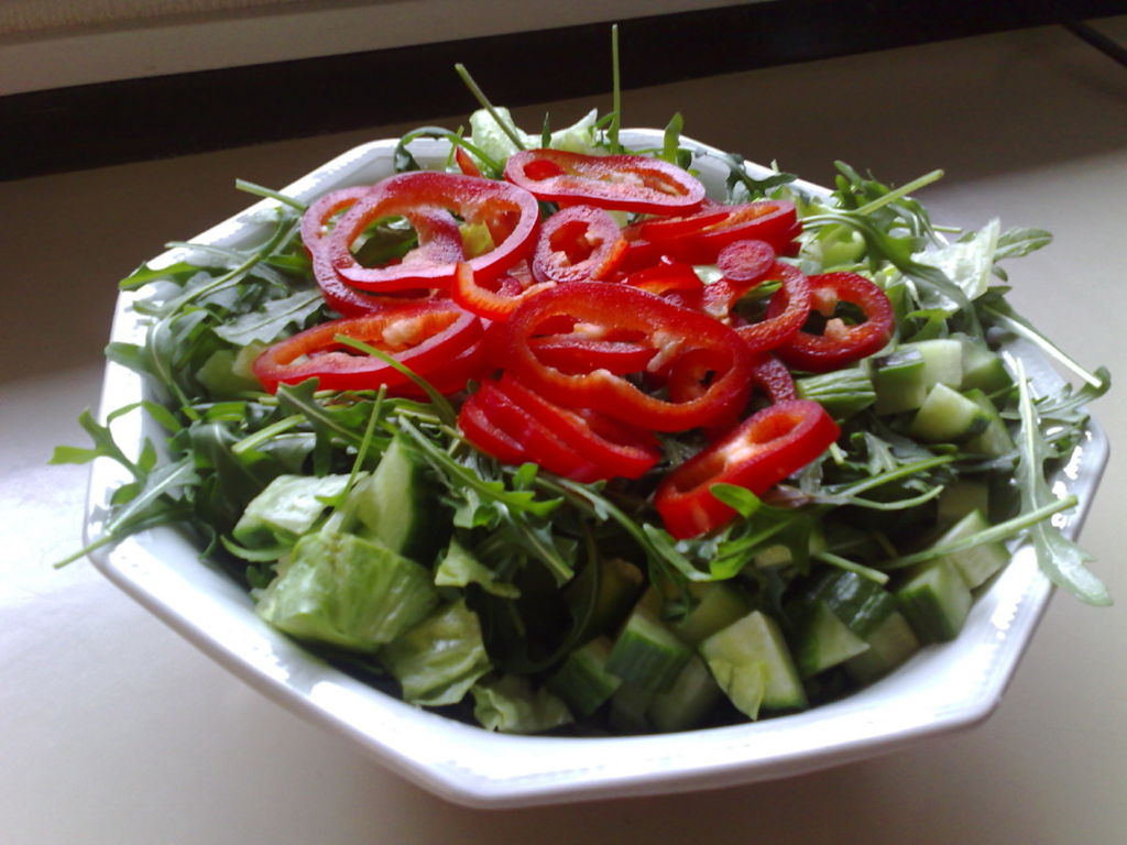 Rucola paprika salaatti - Resepti
