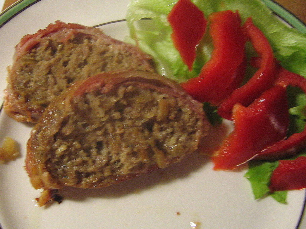 Jauhelihamureke pekonikääreessä Resepti