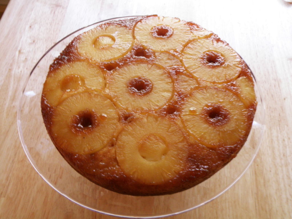 Ananaskeikauskakku Resepti