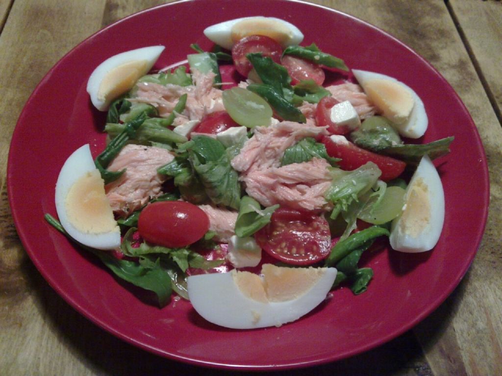 Ruokaisa savulohisalaatti Resepti