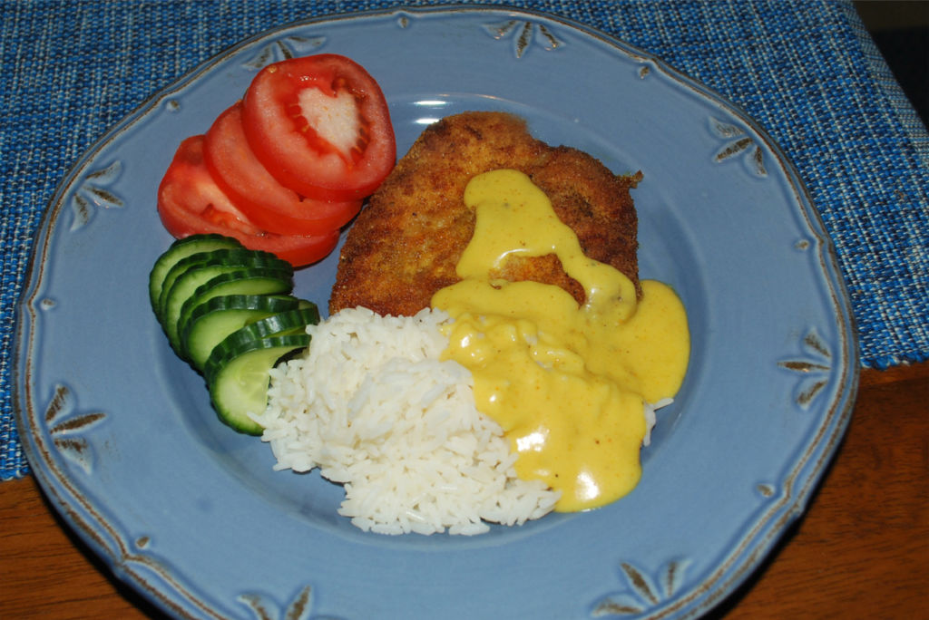 Leivitetyt broilerin fileepihvi ja kastike Resepti