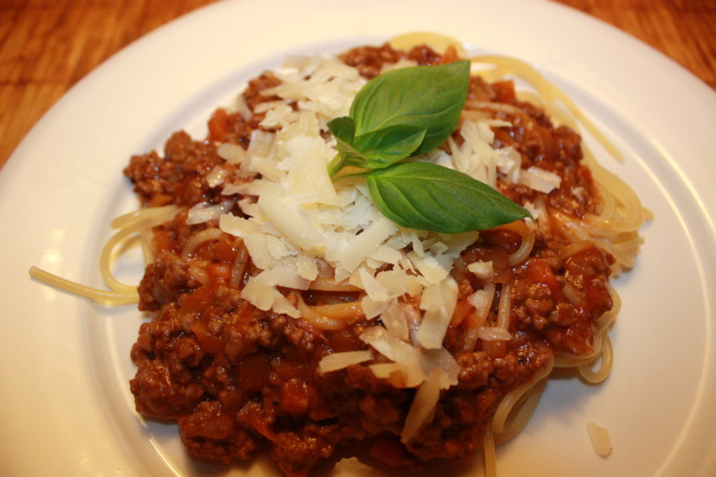 Pasta Bolognese Kaunottaren ja Kulkurin tapaan Resepti