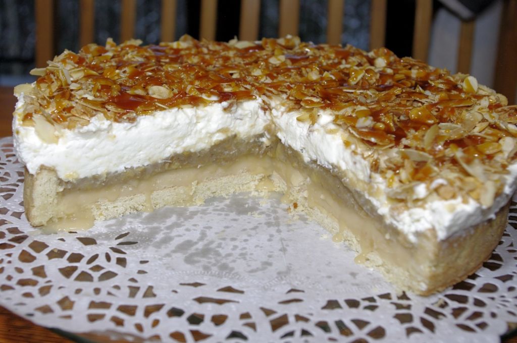 Banaani Fudge Manteli Kakku Resepti