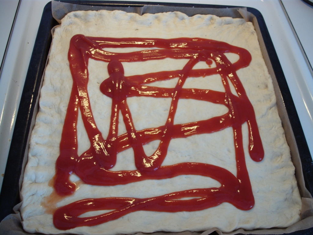 MEHEVÄ TUHTI PIZZA ( pellillinen ) - Resepti