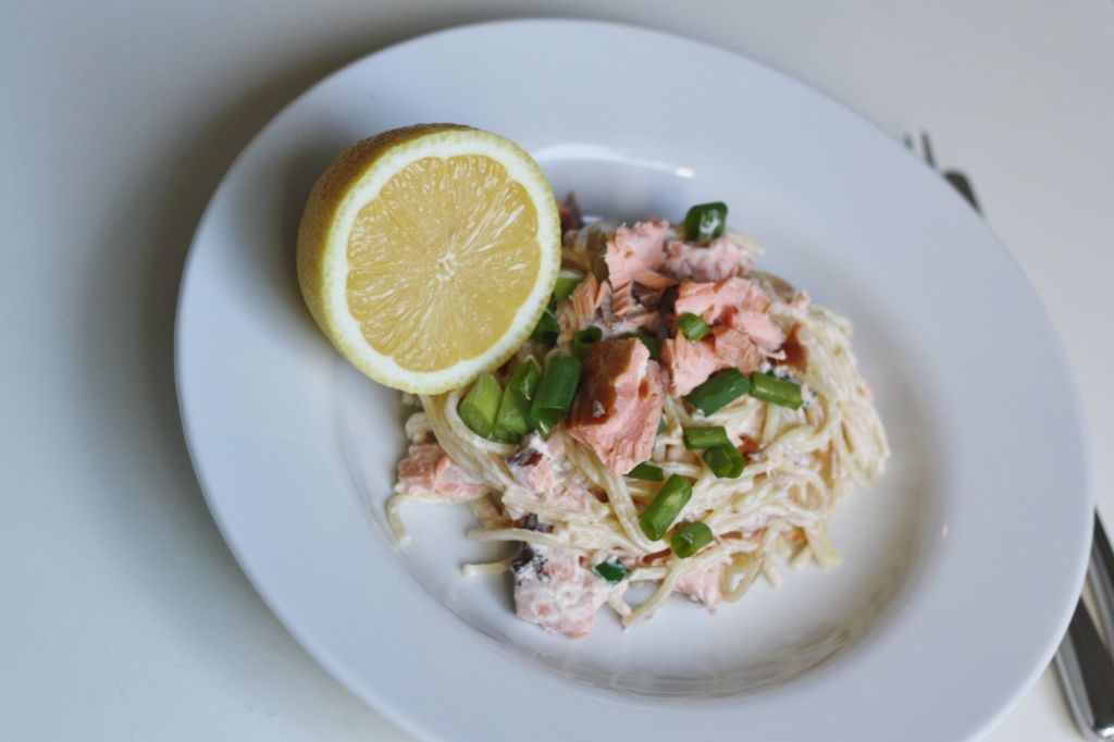 Sitruunainen savulohipasta Resepti