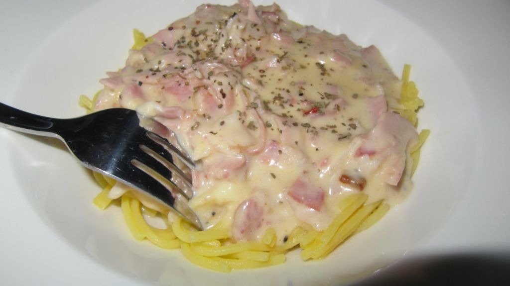 Pekonikinkkupasta Resepti