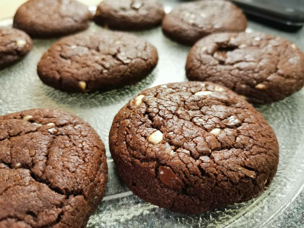 Subway double chocolate cookies (Pehmeät) Resepti
