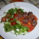 lihapullat tomaatti kastikkeesa + salaatti