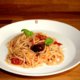 Spaghetti alla puttanesca (ilotytön pasta)