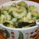 kurkku-avokado salaatti